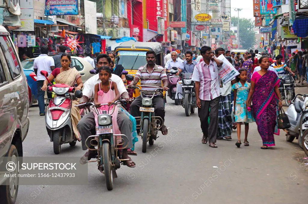 street scene, Pondicherry (Puducherry), India.