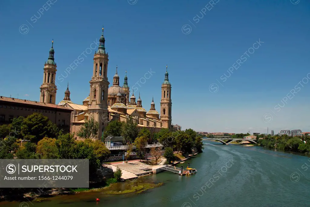Basílica de Nuestra Señora del Pilar from the Puente de Piedra over the river Ebro Zaragoza, Aragón, Spain, Europe.