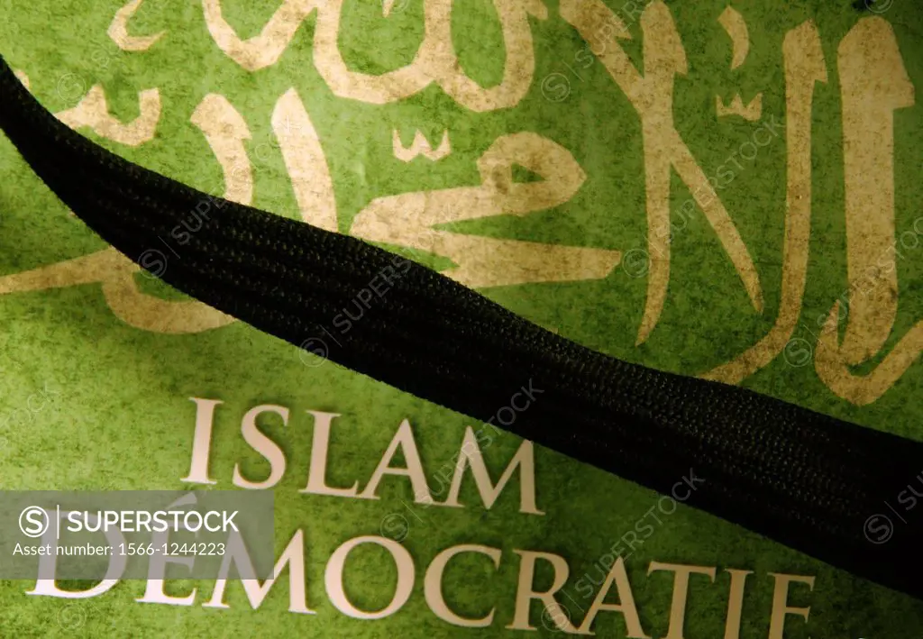 Religion. Islam.  detail of the cover of the magazine ´Moyen Orient´   = Islam Démocratie =