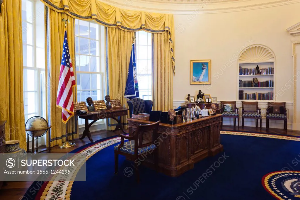 USA, Arkansas, Little Rock, William J  Clinton Presidential Library and Museum, replica of Oval Office in the White House