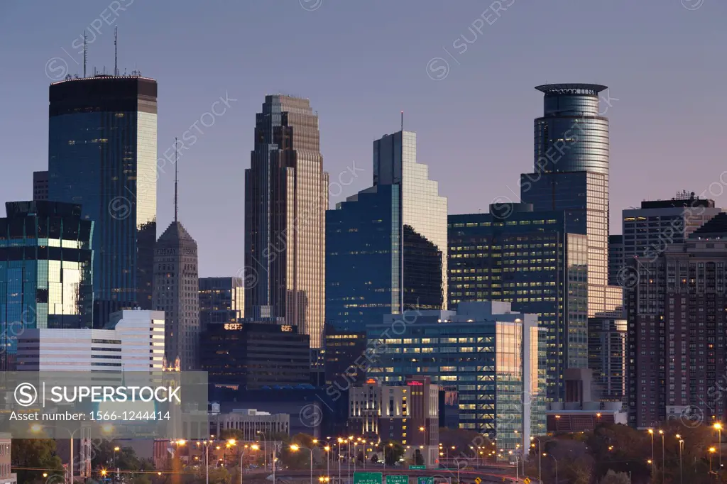 USA, Minnesota, Minneapolis, city skyline from interstate highway I-35W, dawn