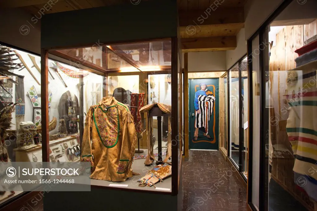 USA, Nebraska, Chadron, Museum of the Fur Trade, interior, Native American clothes