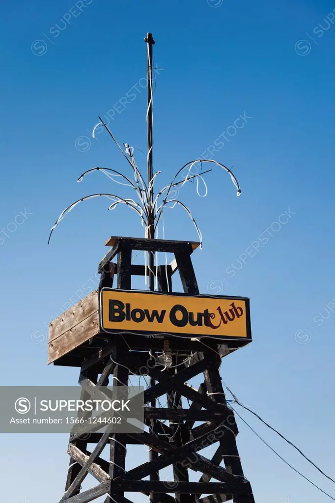 USA, Oklahoma, Guthrie, Blow Out Club, oil derrick bar sign