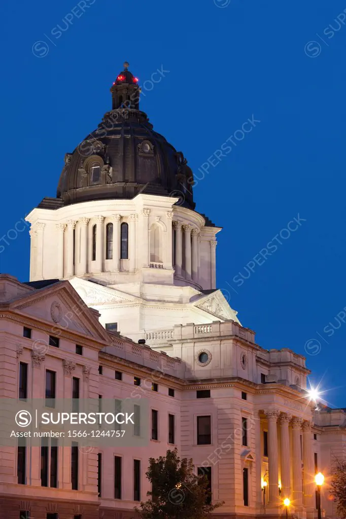 USA, South Dakota, Pierre, South Dakota State Capitol, exterior, dusk