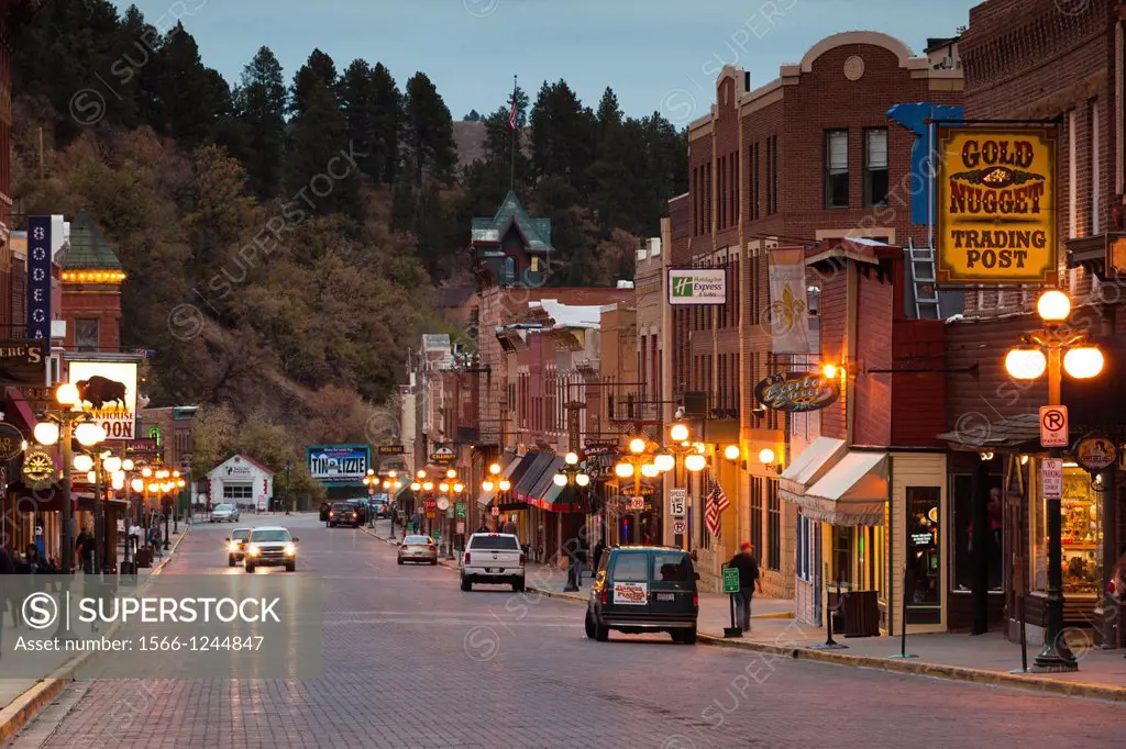 USA, South Dakota, Black Hills National Forest, Deadwood, historic Main Street, dusk