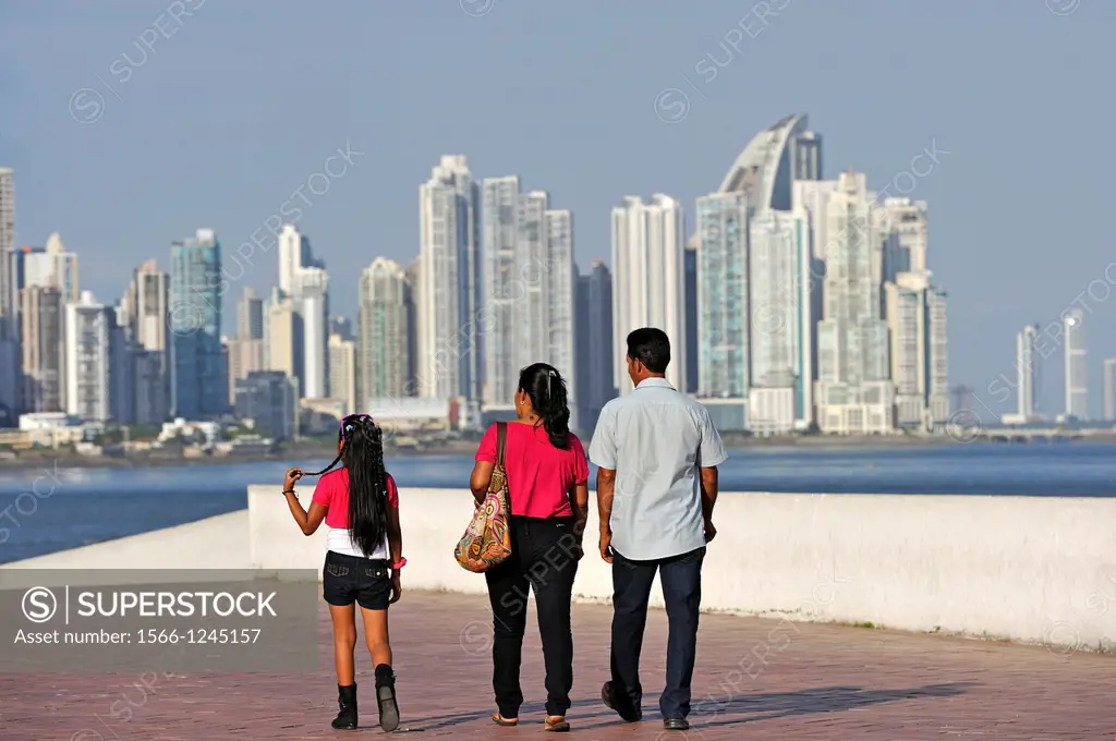 Paseo Esteban Huertas, promenade built atop the old city´s outer wall, Casco Antiguo the historic district of Panama City with the skyline of the new ...