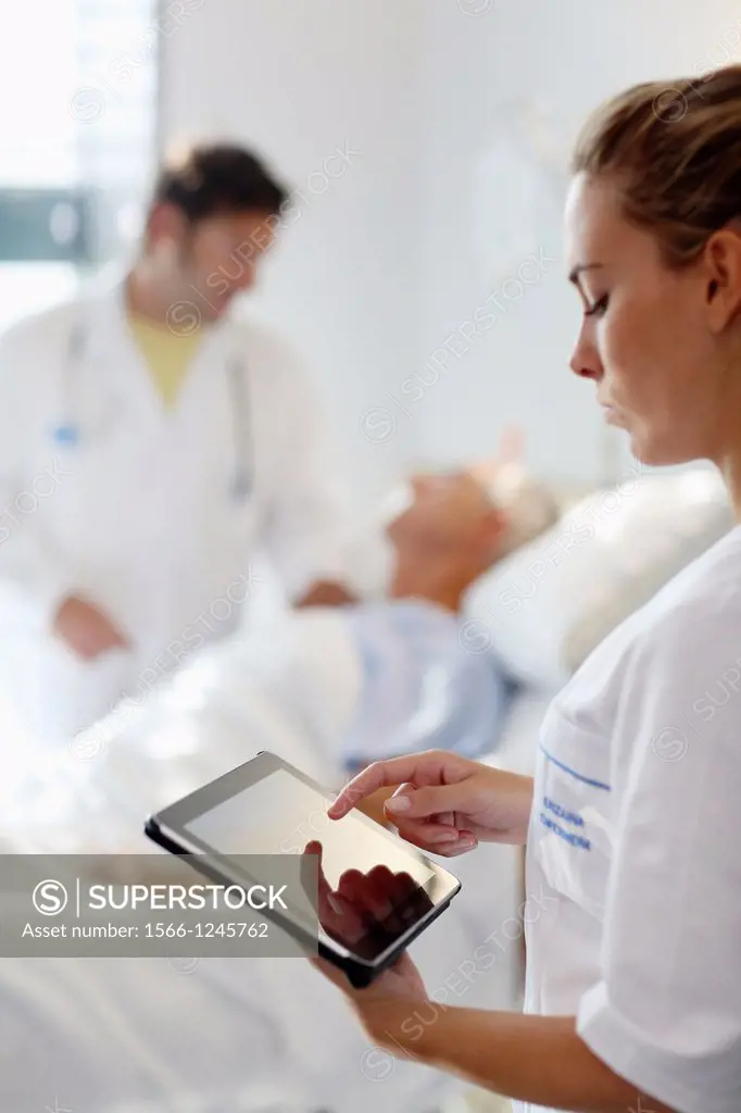 Tablet nurse in hospital room, Onkologikoa Hospital, Oncology Institute, Case Center for prevention, diagnosis and treatment of cancer, Donostia, San ...