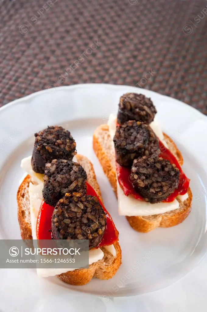 Spanish tapa: morcilla de Burgos with red pepper and cheese on toast
