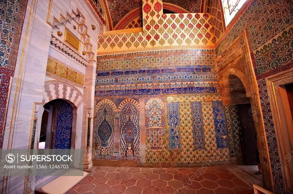 Iznik arabesque tiles in the Topkapi Palace, Istanbul, Turkey