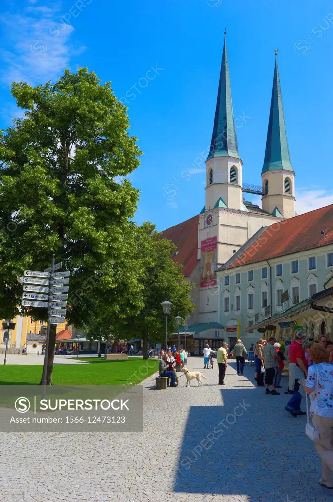 Altoetting, St. Philipp and Jacob Collegiate, Chapel Square, Upper Bavaria, Bavaria, Germany,.