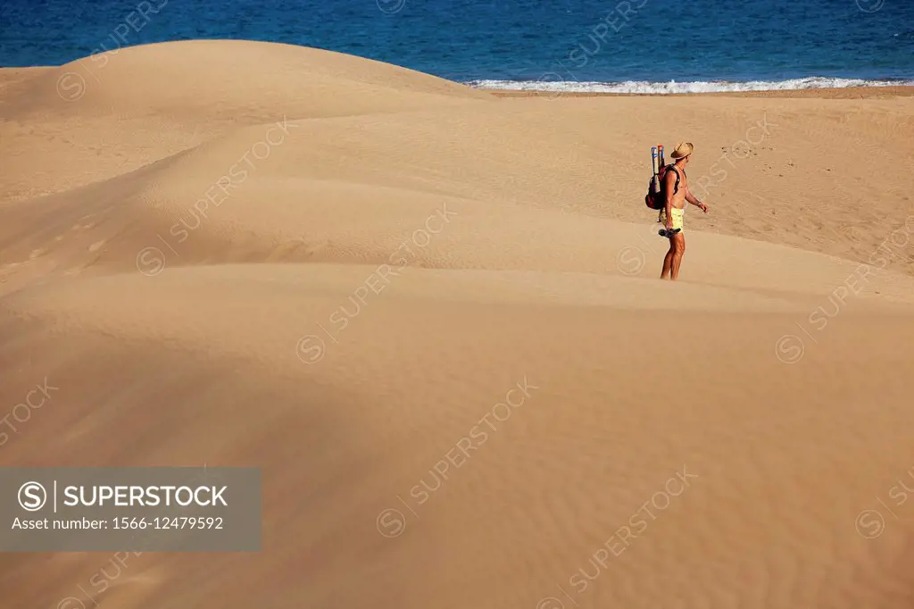 Tourist at the sand dunes of Maspalomas, Gran Canaria, Canary Islands, Spain, Europe.