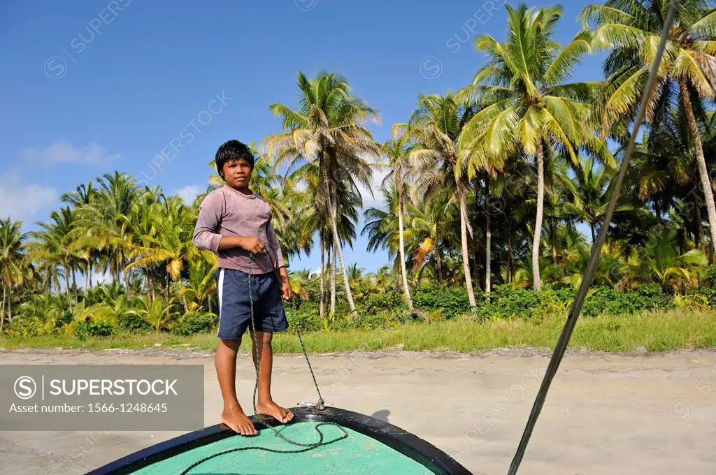 Christian, young apprentice sailor, beach of Boca del Drago, Colon Island, Bocas del Toro Archipelago, Republic of Panama, Central America