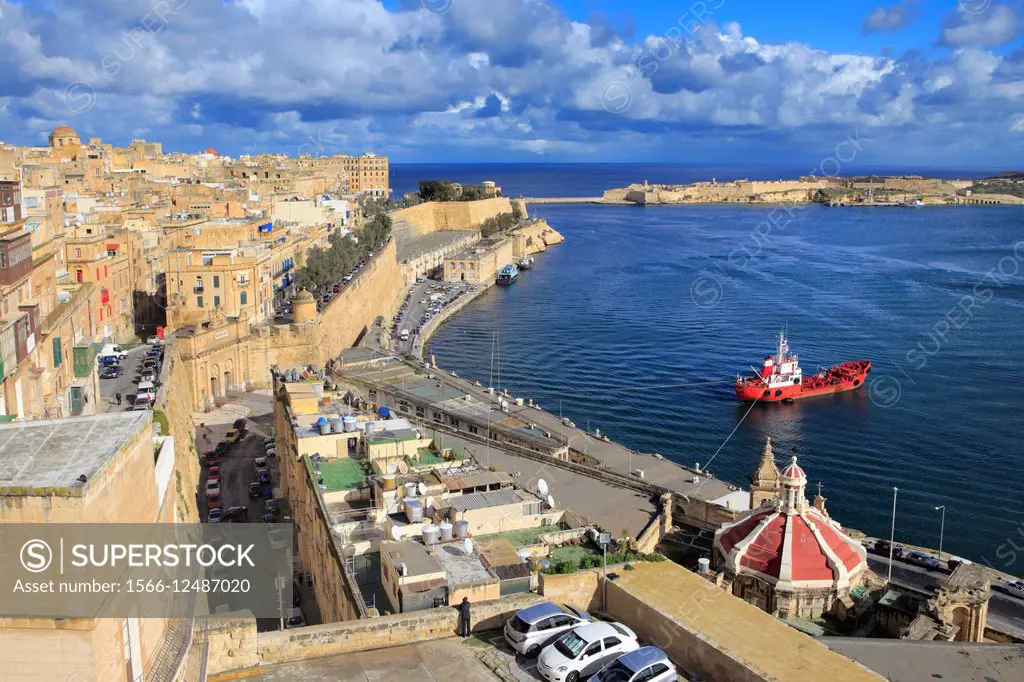 La Valletta, view from Upper Barracca gardens, Malta.
