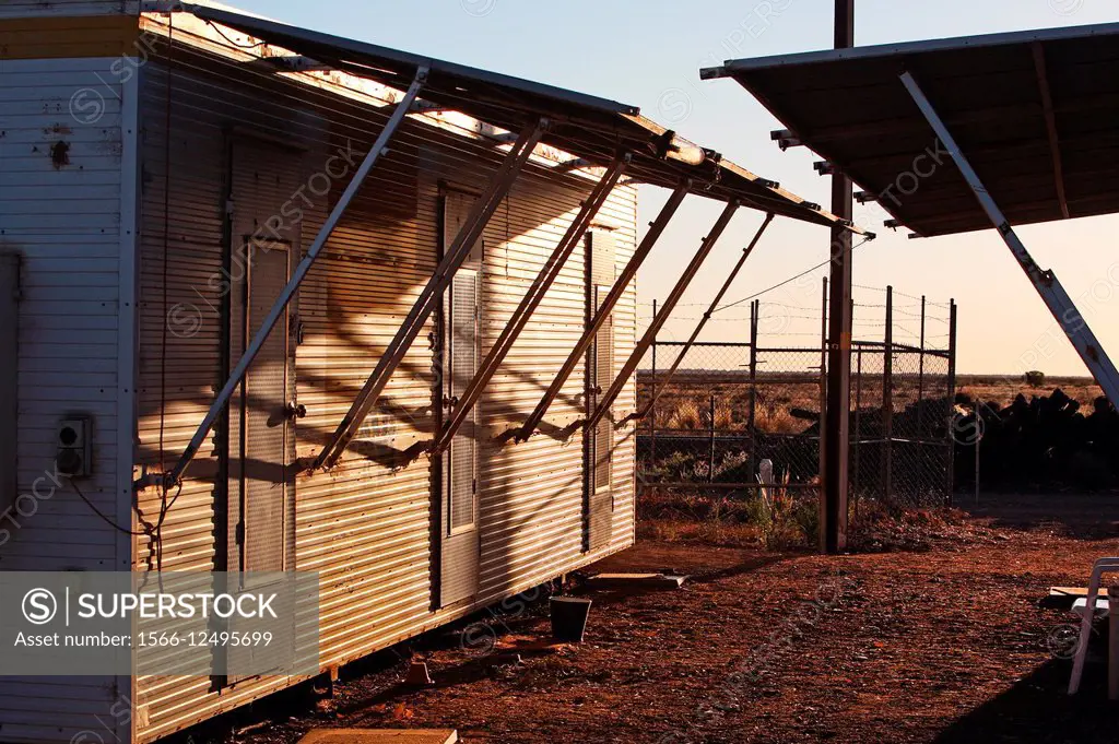 A ´Donga´, or container used as workers accomodation in outback Australia. Parachilna, Flinders Ranges, South Australia.