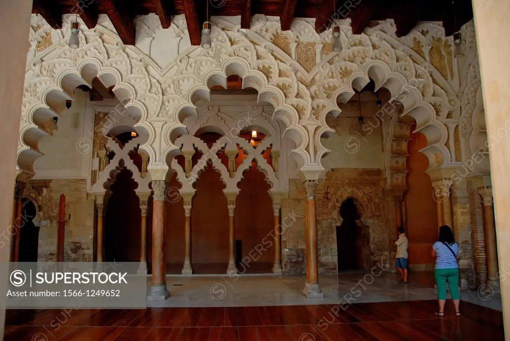 La Aljafería Palace, North gate arches  Entrance to the Salon Dorado  Patio de Santa Isabel  Zaragoza, Aragón, Autonomous Community of Aragon, Ebro Va...