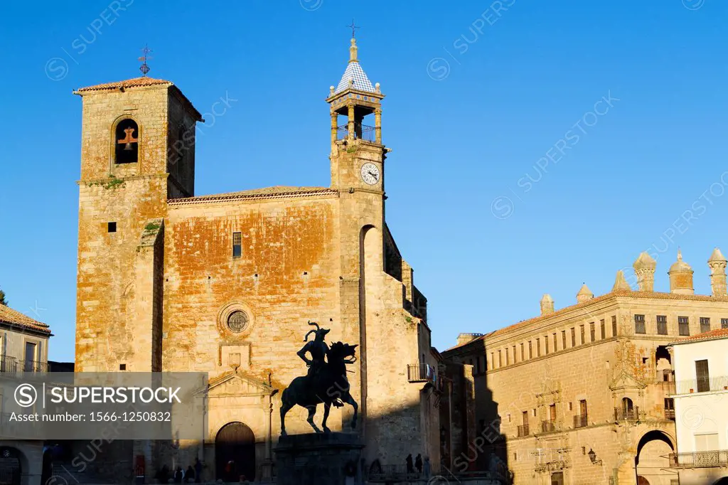 Equestrian statue of Francisco Pizarro in front of St  Martin church 14th-16th century in Main Square of Trujillo  Cáceres  Extremadura  Spain