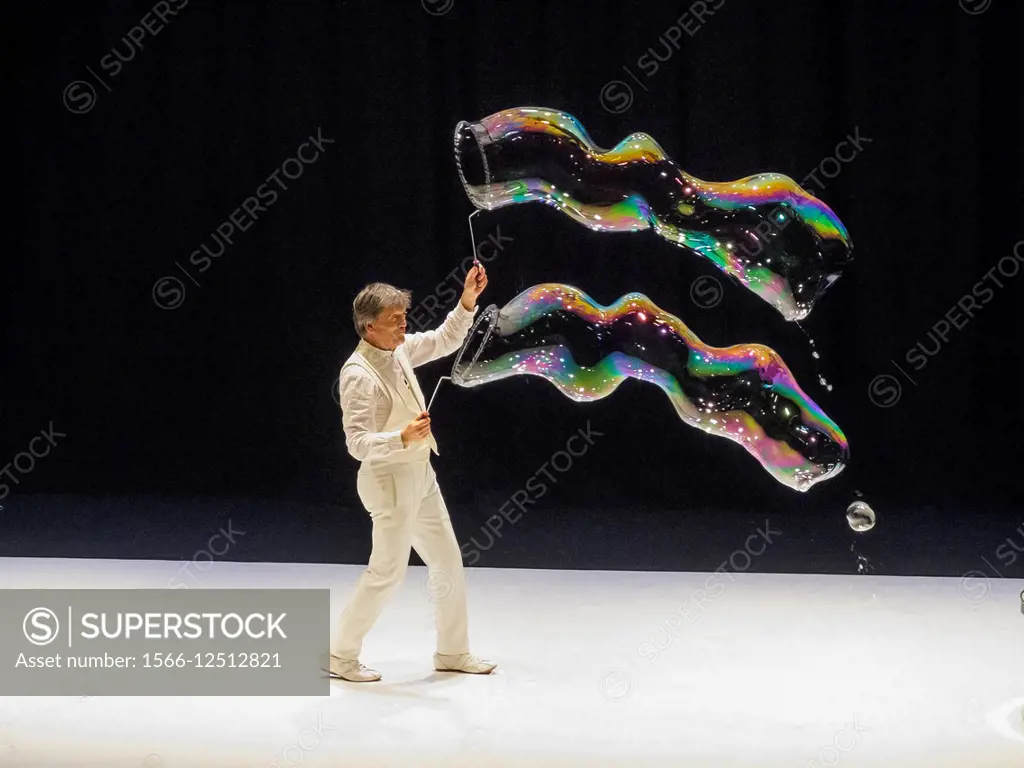 Notorious bubble artist Pep Bou featuring a presentation, Spain.