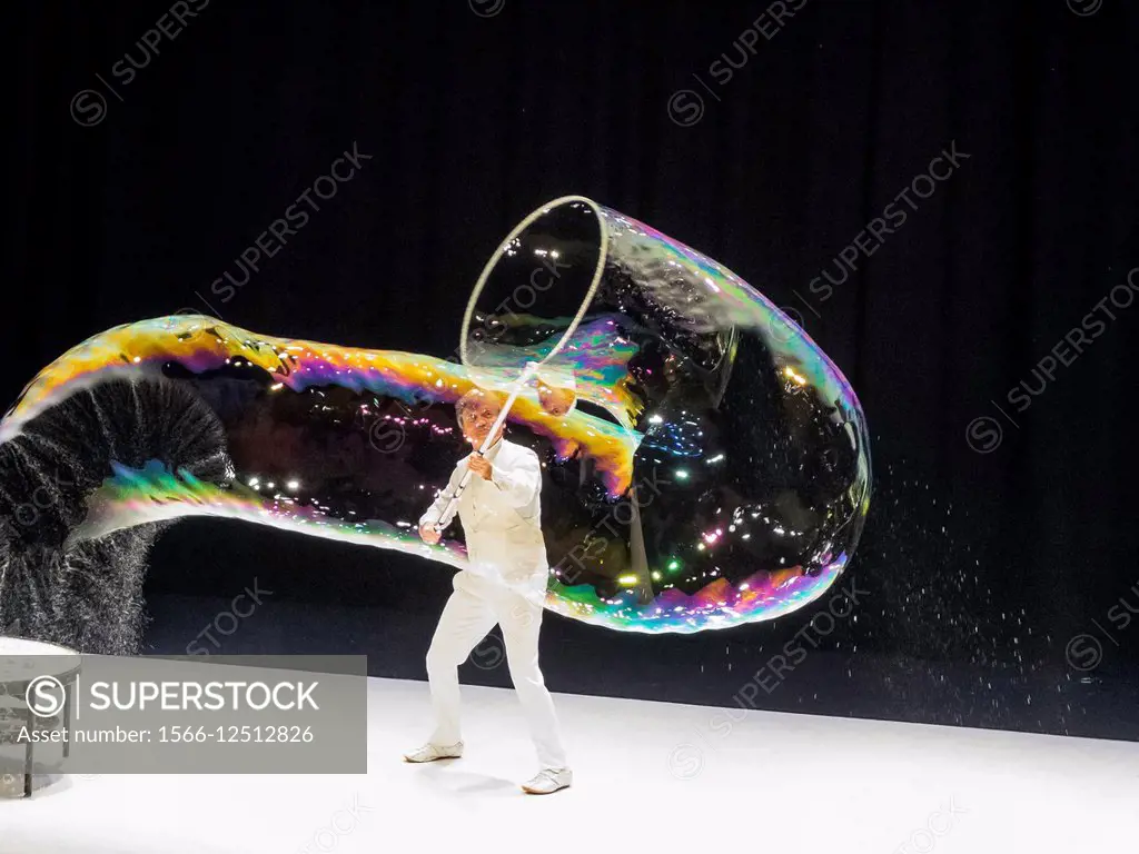 Notorious bubble artist Pep Bou featuring a presentation, Spain.