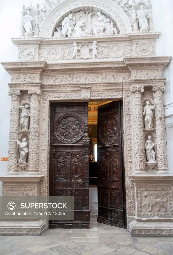 Door of the chapter room, cathedral, City of Cuenca (UNESCO World Heritage Site), Castile-La Mancha, Spain