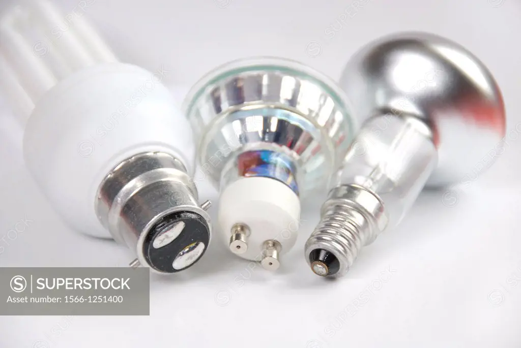 Different types of light bulb caps, Bayonet capBC push and twist, Edison screw capES, Halogen twist and lock, United Kingdom