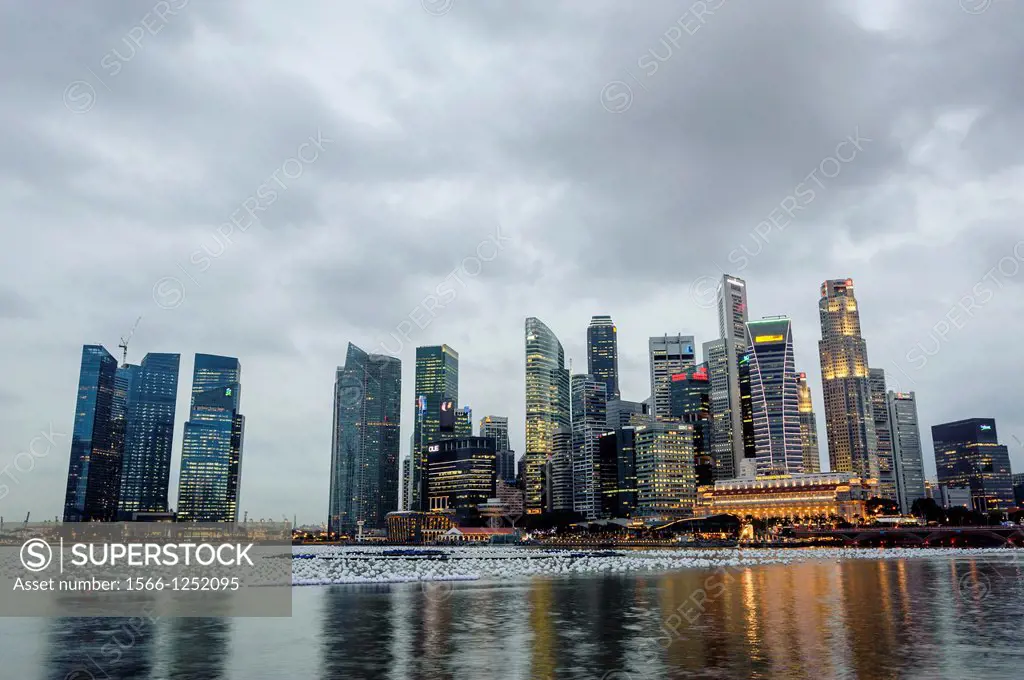 View of the skyline of Singapur on a cloudy day, Asia