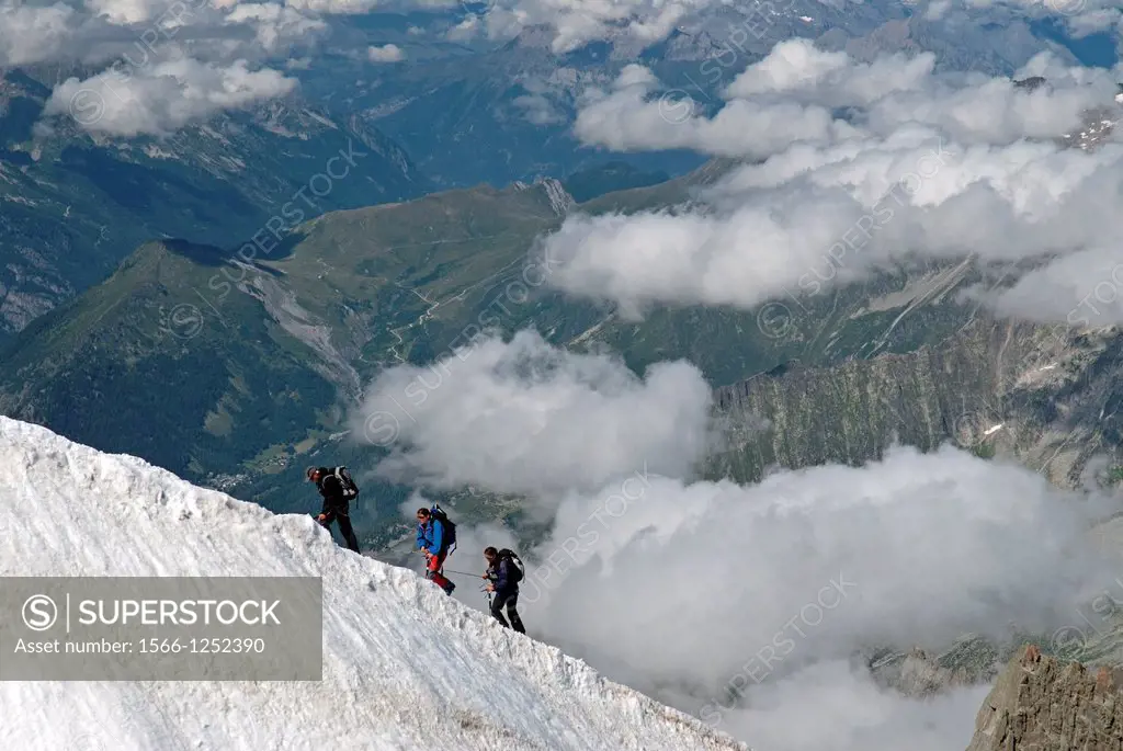 Group of climbers seen from Aiguille du Midi , Mont Blanc mountain range, close to Chamonix , Haute-Savoie , Auvergne-Rhône-Alpes , France , Europe