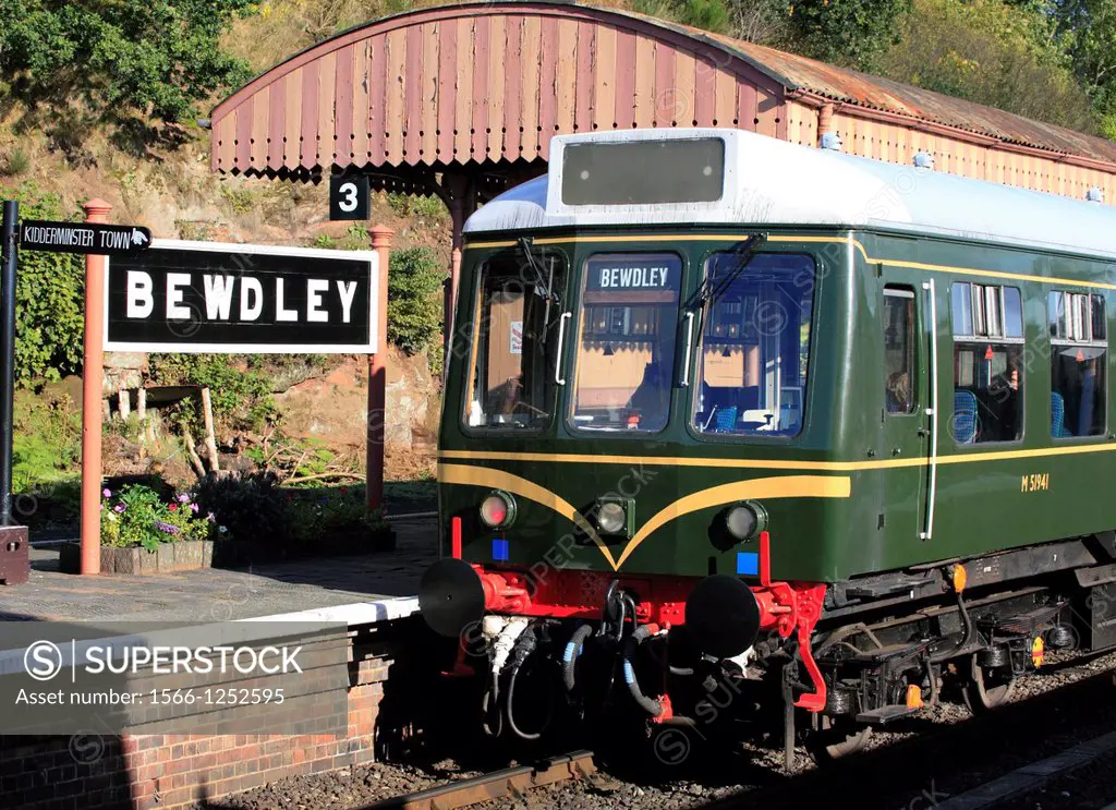 Class 180 M51941 DMU halts at Bewdley Severn Valley Railway Station, Worcestershire, England, Europe