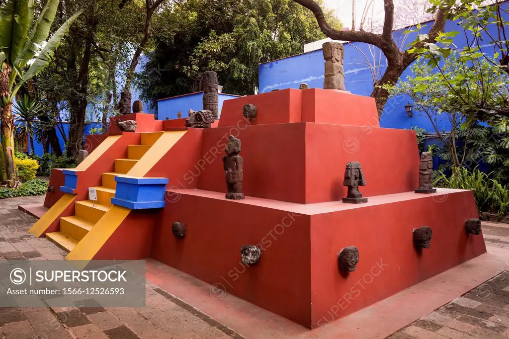 Frida Kahlo Museum (aka The Blue House, La Casa Azul) garden, Coyoacan, Mexico City, Mexico DF, Mexico