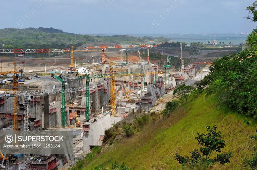 building site of a new flight of locks at Gatun that will allow the transit of Post-Panamax vessels, Republic of Panama, Central America