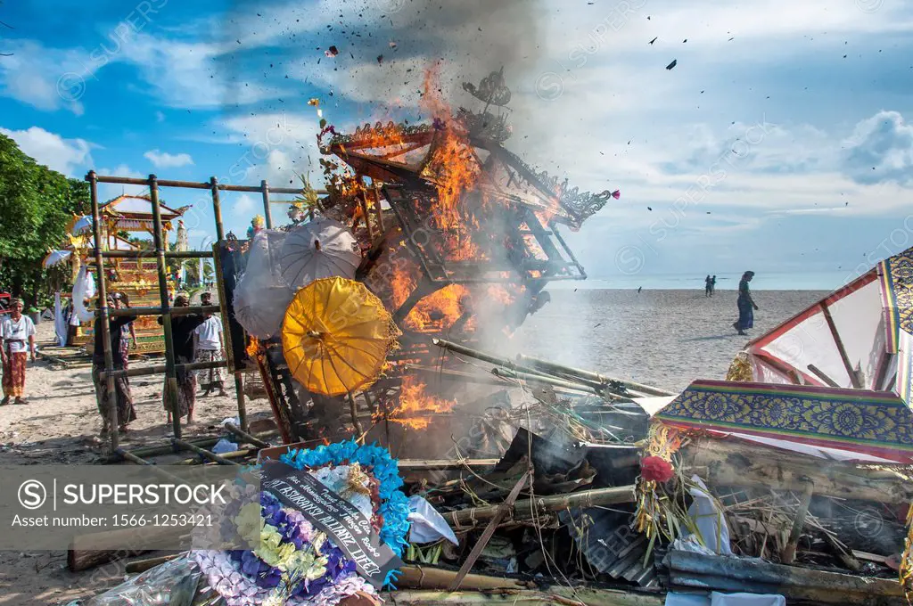 Asia, South-East Asia, Indonesia, Bali. Kuta, cremation ceremony.
