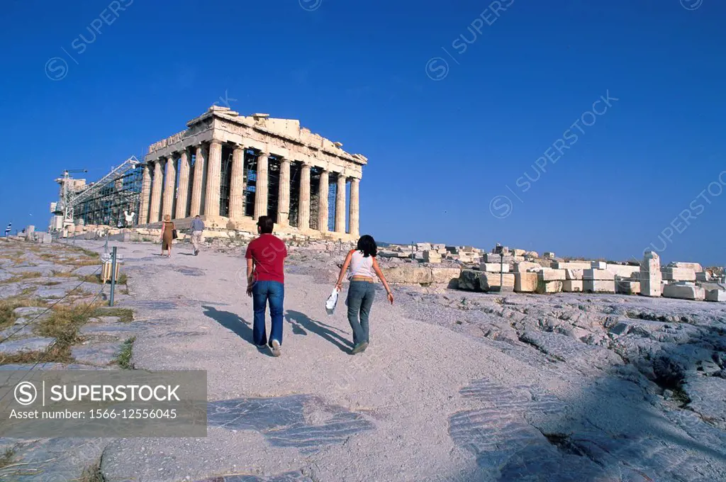 Walking to the Partenon.