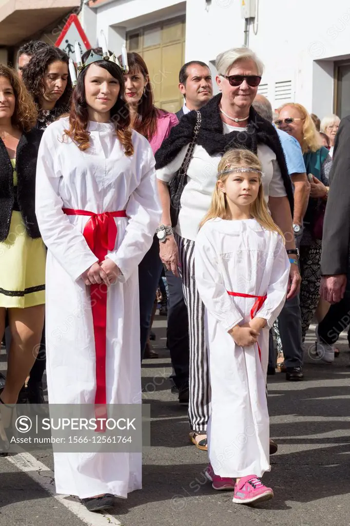 Saturday, 13th, December, 2014, Santa Lucia village,, Gran Canaria, Canary Islands, Spain. In a tradition going back many years, a Swedish girl wearin...