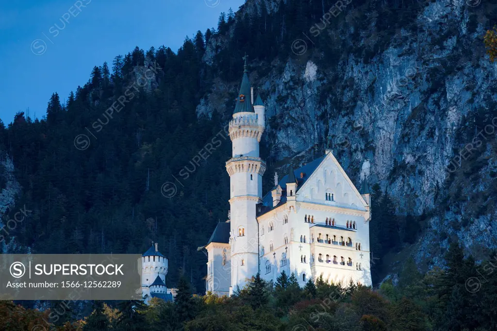 Germany, Bavaria, Hohenschwangau, Schloss Neuschwanstein castle, evening.