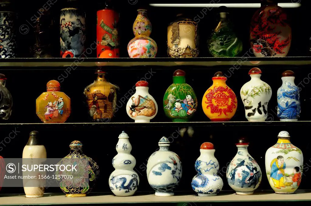 Snuf bottles, Antique shop, Luilichang street, Beijing, China, Asia