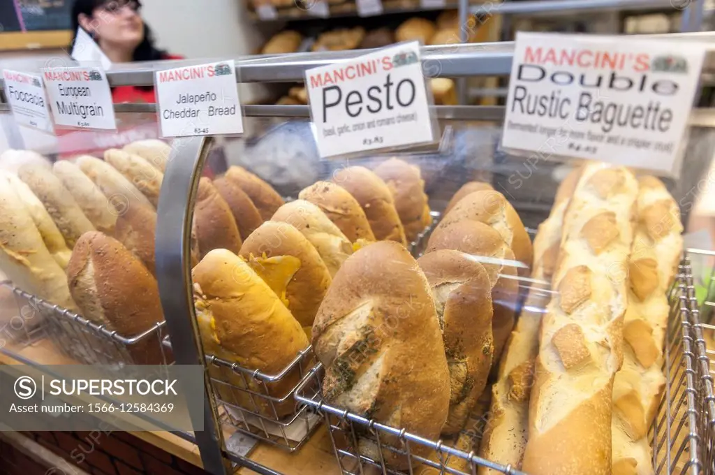 Fresh bread at Mancini´s Bakery, Pittsburgh, USA