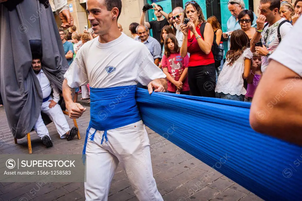 People prepare to carry the giants during La Merce Festival, in Ferran street  Barcelona  Catalonia  Spain
