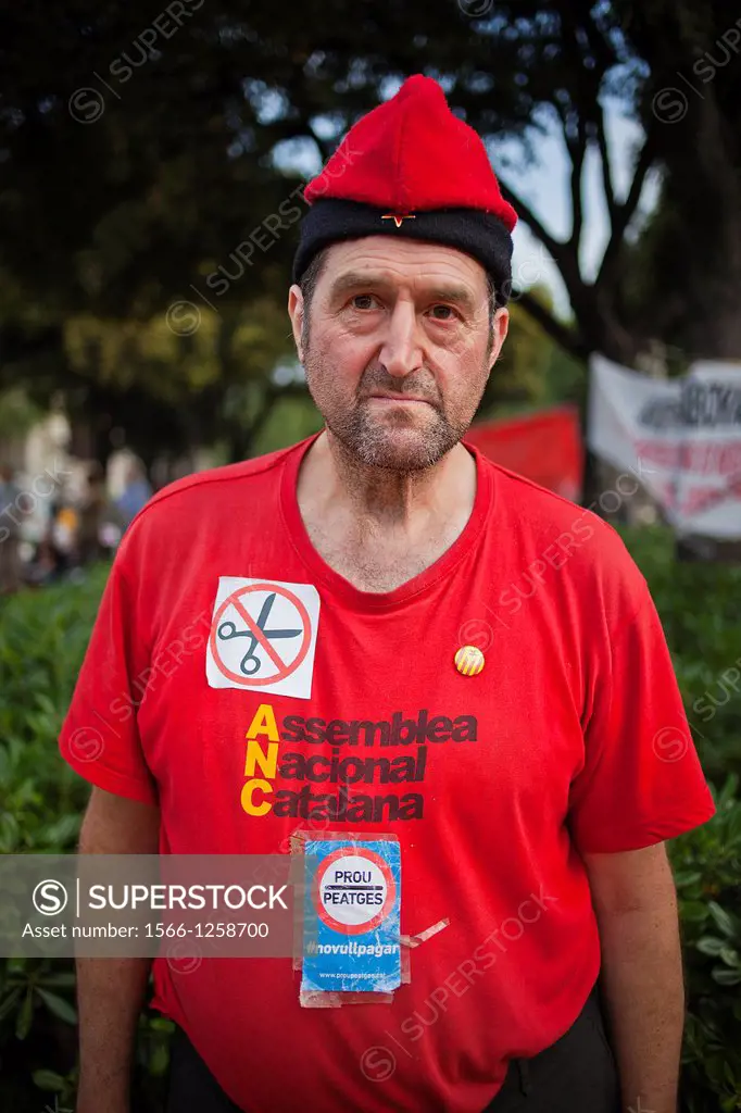 Demonstrator,connotations independence  Protests against the depressing social situation Spanish Revolution 2011 15 M y 19 J Indignados outraged socia...