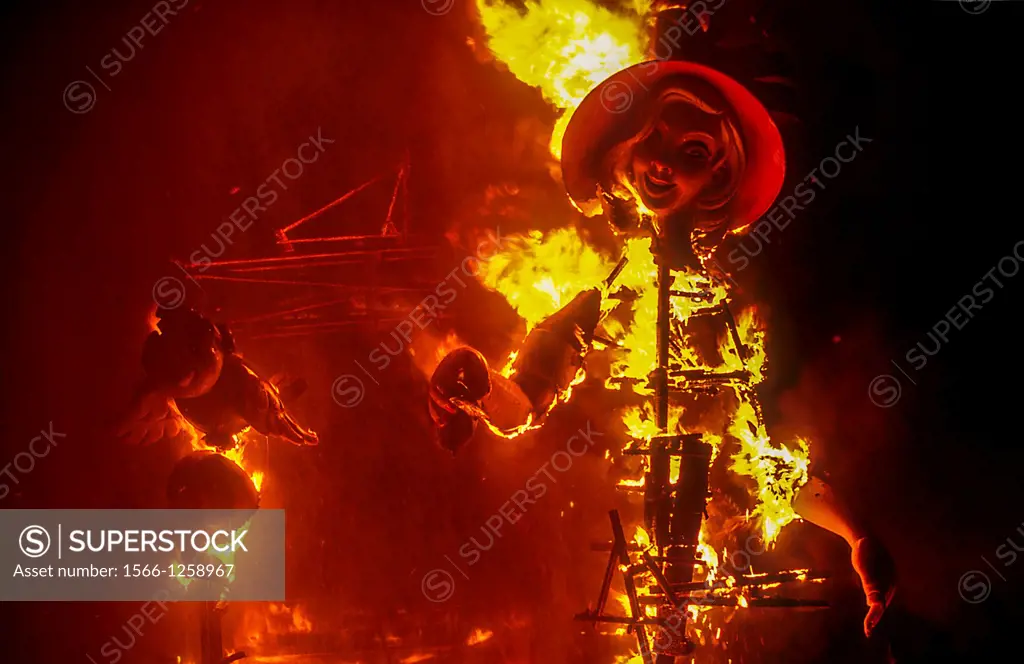 Falla of San Vicente Periodista Azati i Padilla burning,Fallas festival,Valencia,Spain
