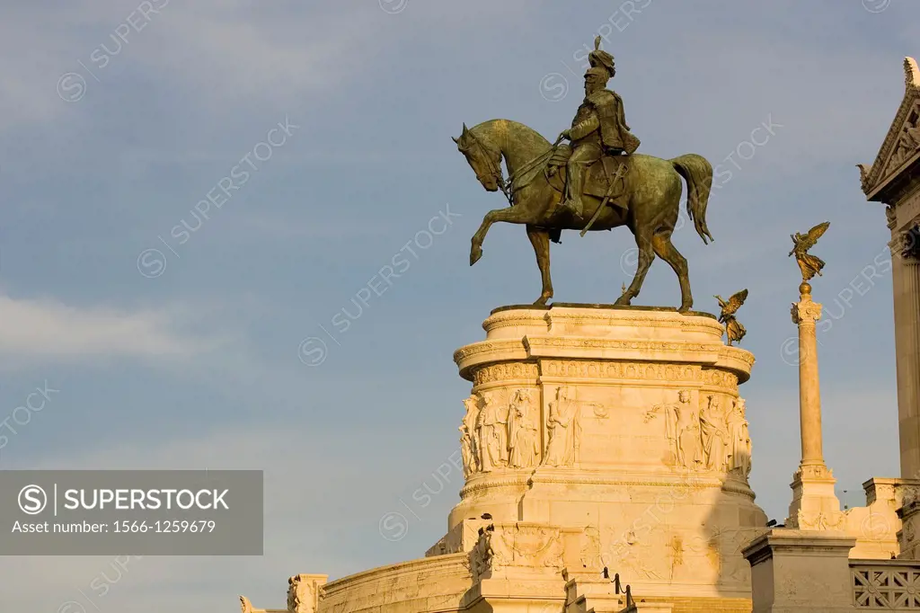 europe, italy, lazio, rome, piazza venezia, the vittoriano, monument to the king vittorio emanuele II