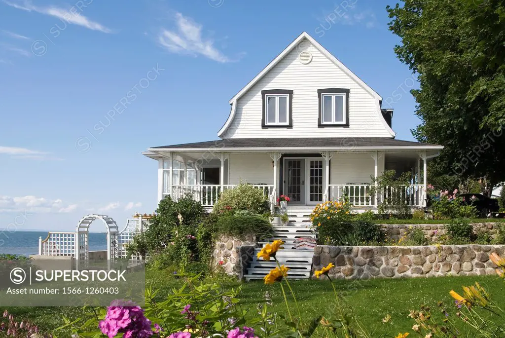 villa on the Saint-Lawrence River bank, Kamouraska, Bas-Saint-Laurent region, Quebec province, Canada, North America