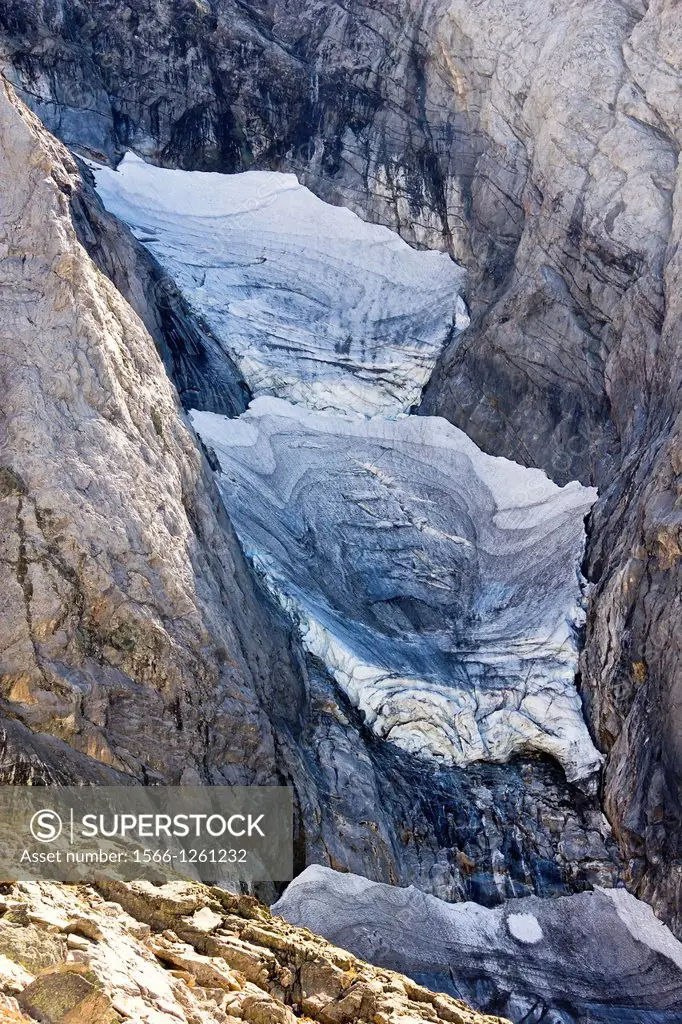 Petit Vignemale suspended Glacier - September 2012 - Gaube Valley - Vignemale Massif - Cauterets - Aquitaine - Hautes Pyrenees - France - Europe