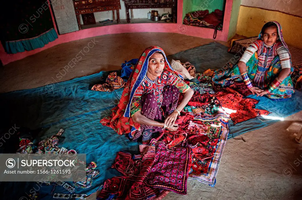 Local tribal women wearing traditional clothing in Kutch area  Gujarat  India