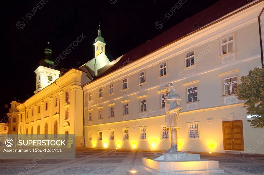 City Hall, left, baroque Jesuit Church, right, Main Square, Sibiu, Transylvania, Romania, Europe