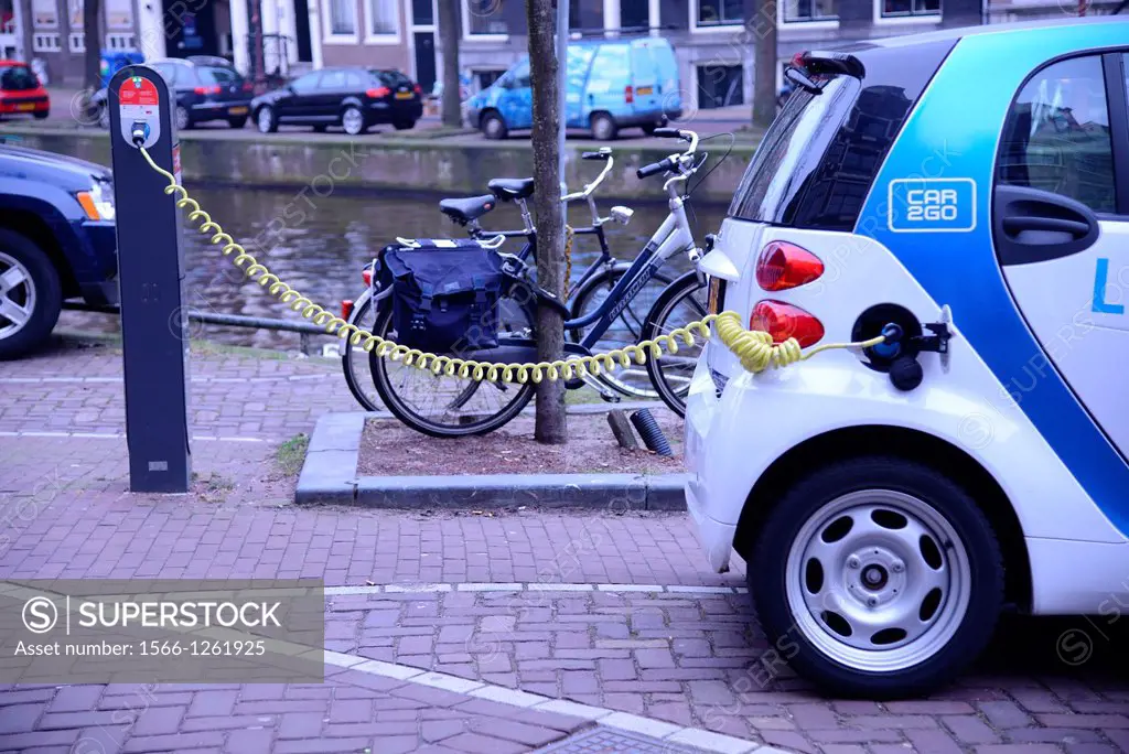 electric car charging in Amsterdam