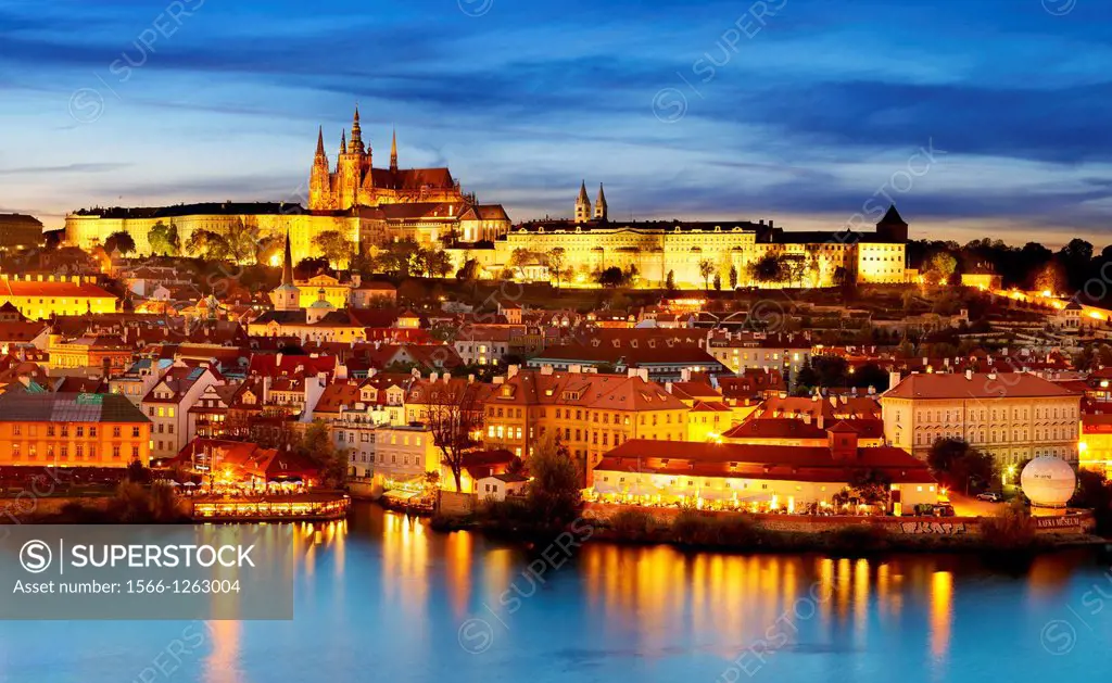 Prague, Hradcany - Vitus Cathedral and the Castle District at dusk, Prague, Czech Republic