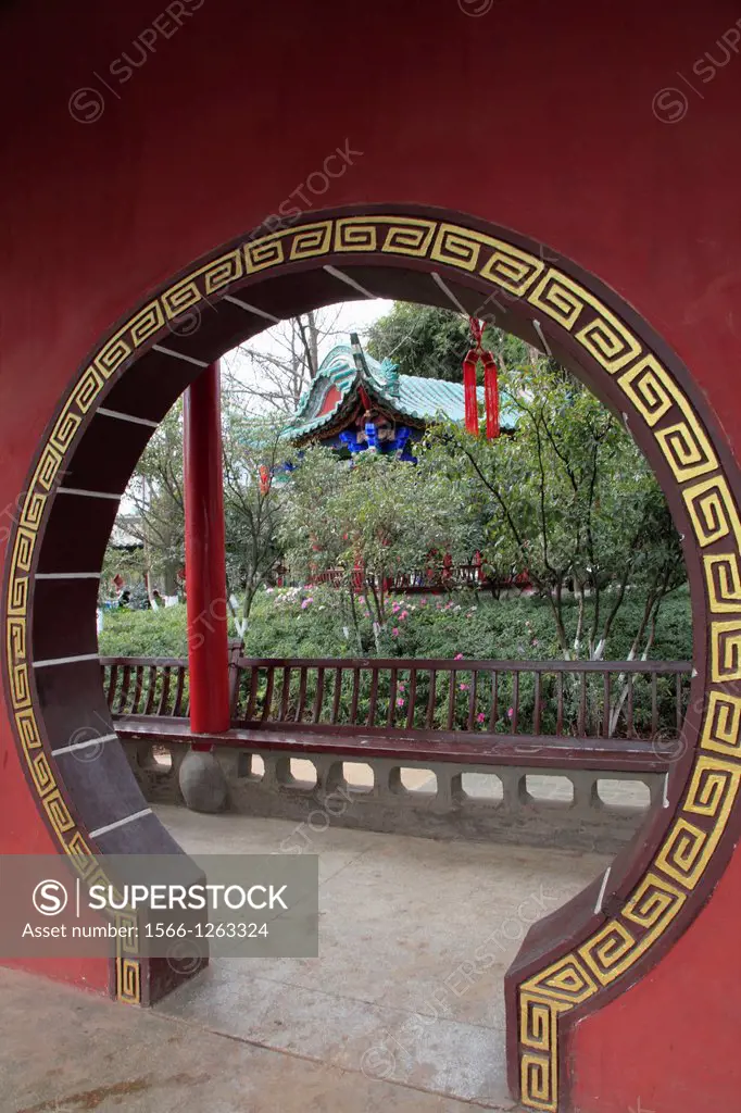China, Yunnan, Kunming, Green Lake Park, moon gate,