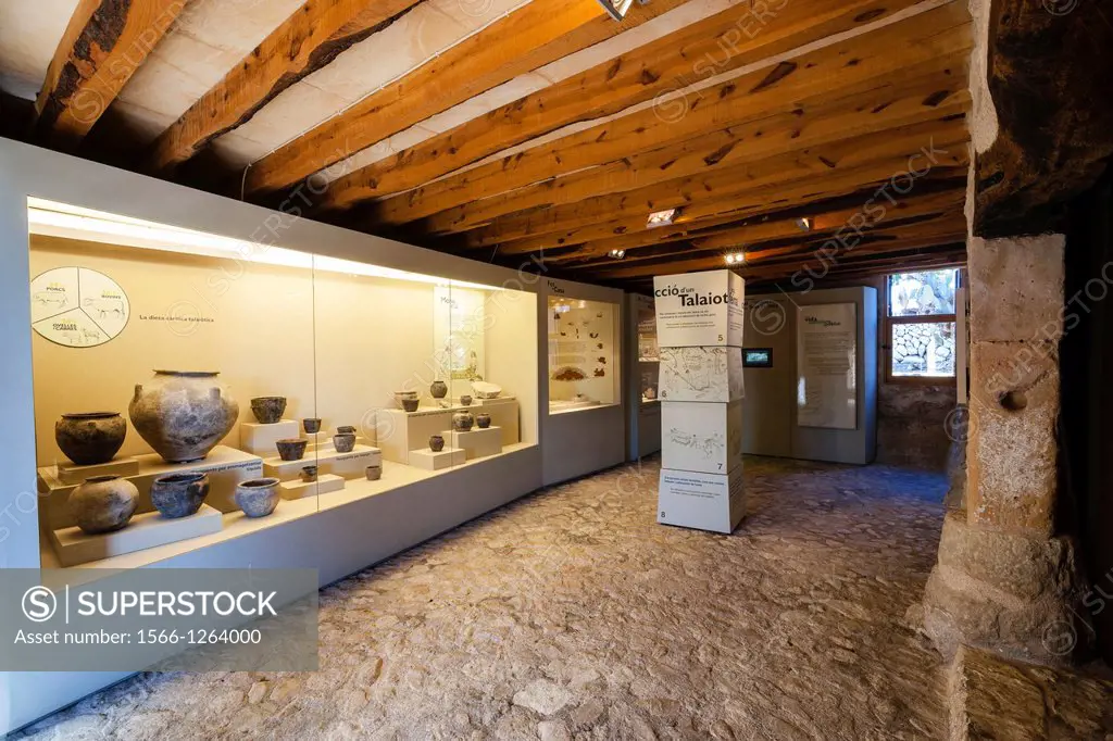 Archaeological Museum are Fornes, room Talayotic period 1300-123 C, Montuiri, District of Es Pla, Mallorca, Spain