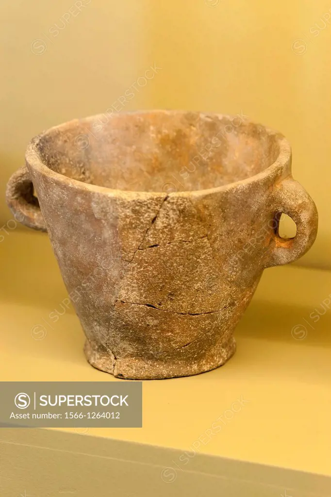 Crock, Archaeological Museum are Fornes, postalayótica period room, Montuiri, District of Es Pla, Mallorca, Spain
