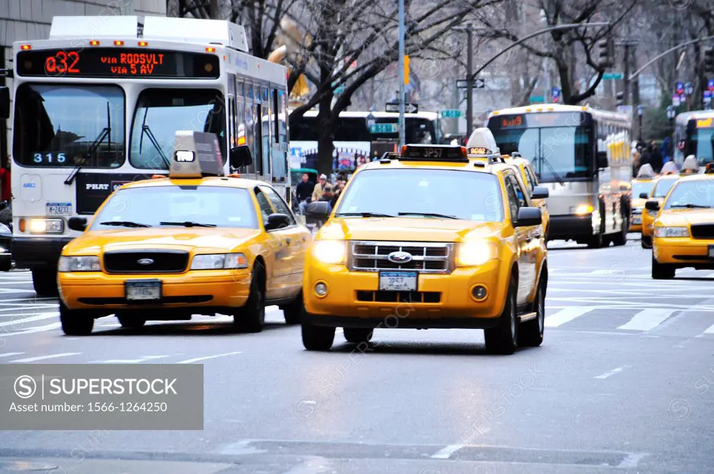 Mass Transit on 5th Avenue, Midtown Manhattan, New York City, USA