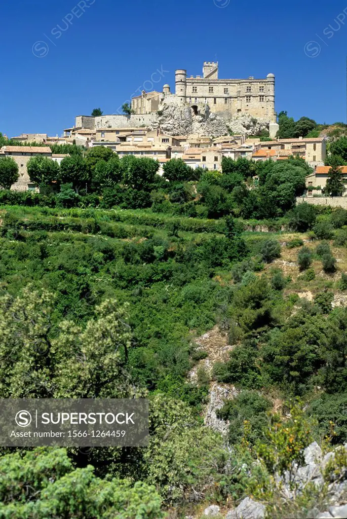 castle and village of Le Barroux at the foot of Mont Ventoux, Vaucluse department, Provence-Alpes-Cote d´Azur region, southeast of France, Europe